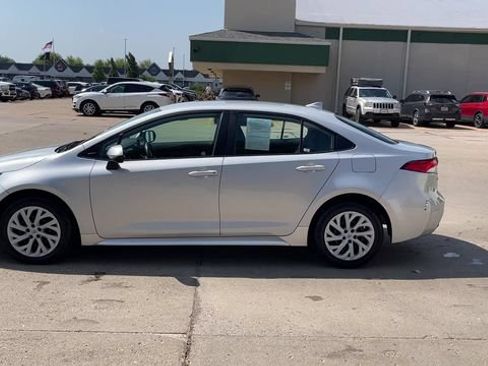 Used 2024 Toyota Corolla LE FWD image 5
