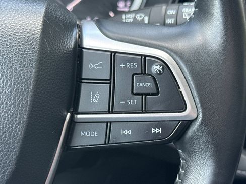 Certified 2023 Toyota Highlander LE image 28