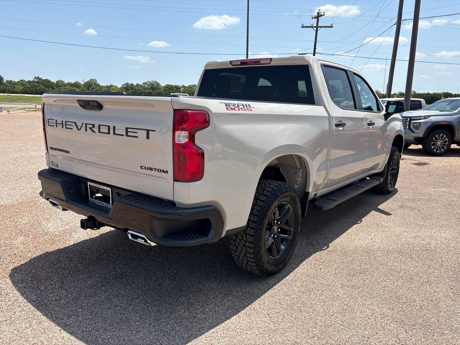 New 2026 Chevrolet Silverado 1500 Custom Trail Boss w/ LPO, Dark Essentials Package AWD/4WD image 6