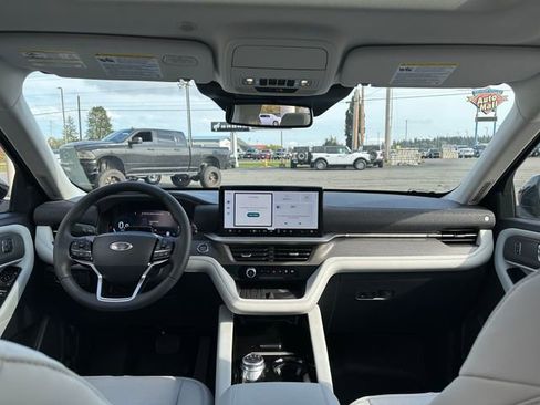 New 2025 Ford Explorer Platinum w/ LUX Leather Package image 21