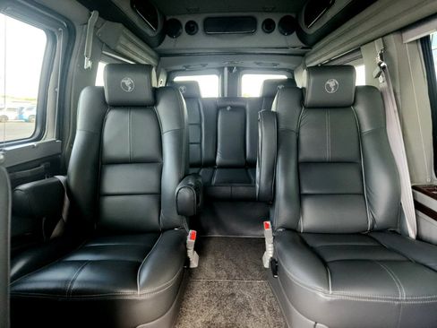 Used 2015 Chevrolet Express 2500 RWD image 7