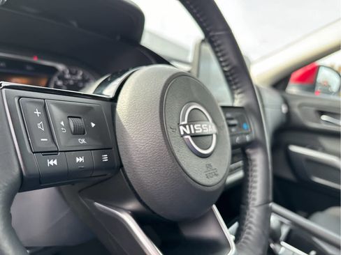 Used 2022 Nissan Pathfinder SL image 11