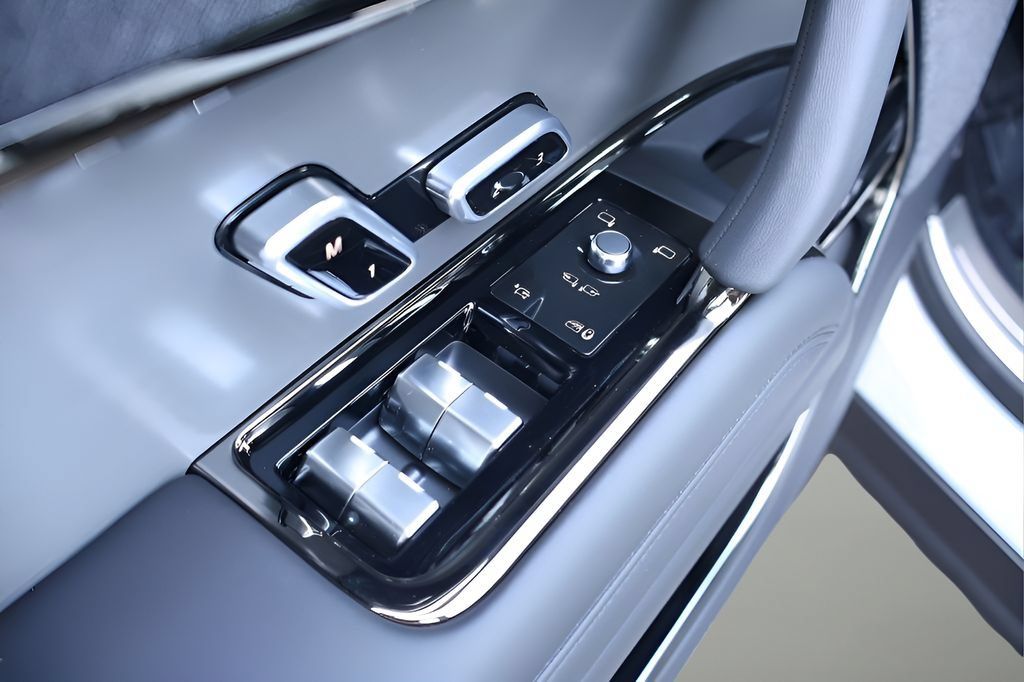 New 2026 Land Rover Range Rover Sport Dynamic SE AWD/4WD image 11