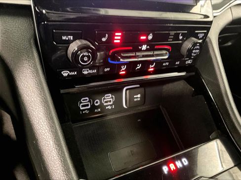 Used 2021 Jeep Grand Cherokee L Laredo image 27