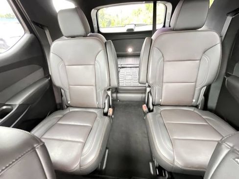 Used 2023 Chevrolet Traverse High Country FWD image 16