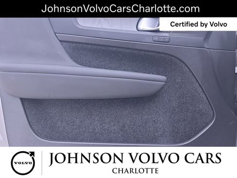Certified 2025 Volvo XC40 B5 Plus AWD/4WD image 28
