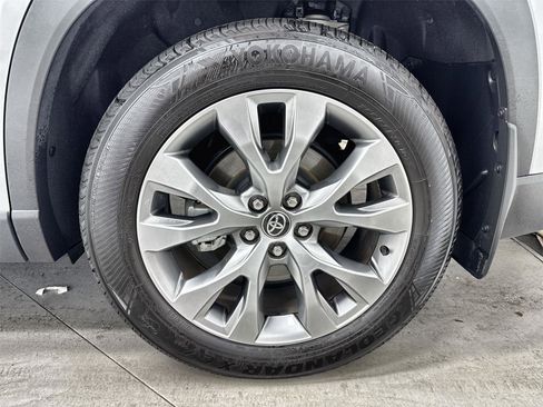Used 2024 Toyota Grand Highlander AWD image 10