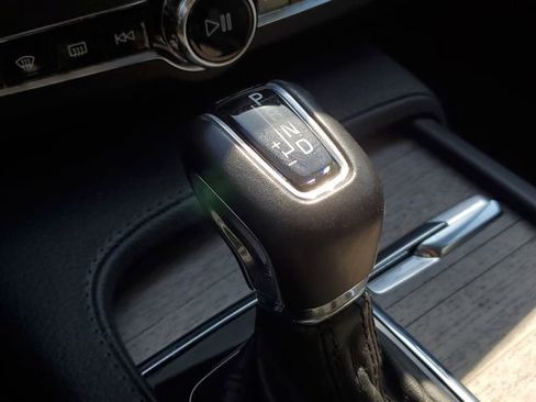 Used 2021 Volvo V90 T6 Cross Country image 17