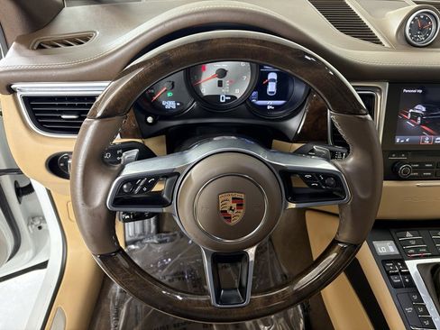 Used 2018 Porsche Macan S image 20