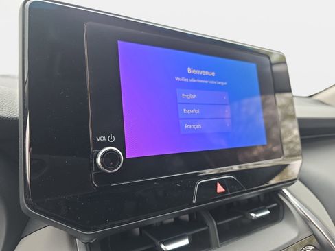 Used 2023 Toyota Venza LE image 21