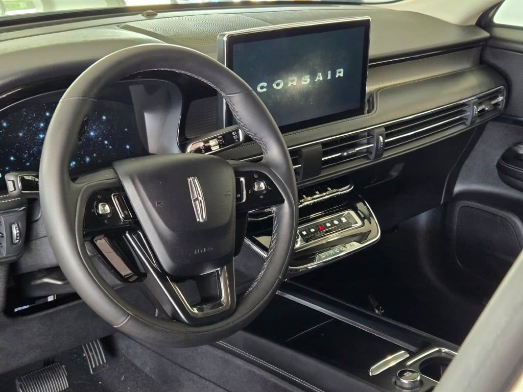 Used 2023 Lincoln Corsair AWD image 26