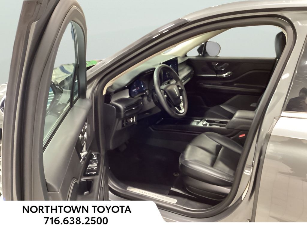 Used 2023 Lincoln Corsair AWD image 9