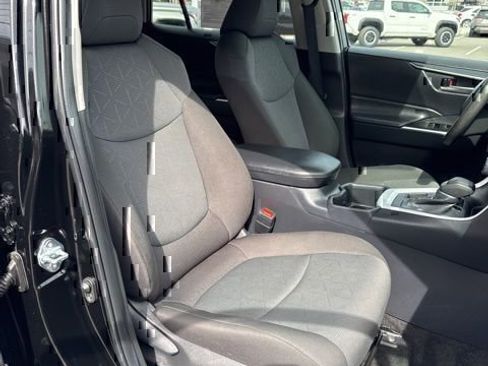 Used 2025 Toyota RAV4 XLE AWD/4WD image 12