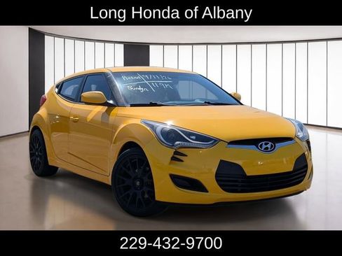 Used 2016 Hyundai Veloster FWD image 3