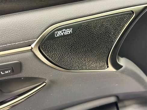 Used 2024 Lexus ES 300h w/ Accessory Package (Z2) image 18