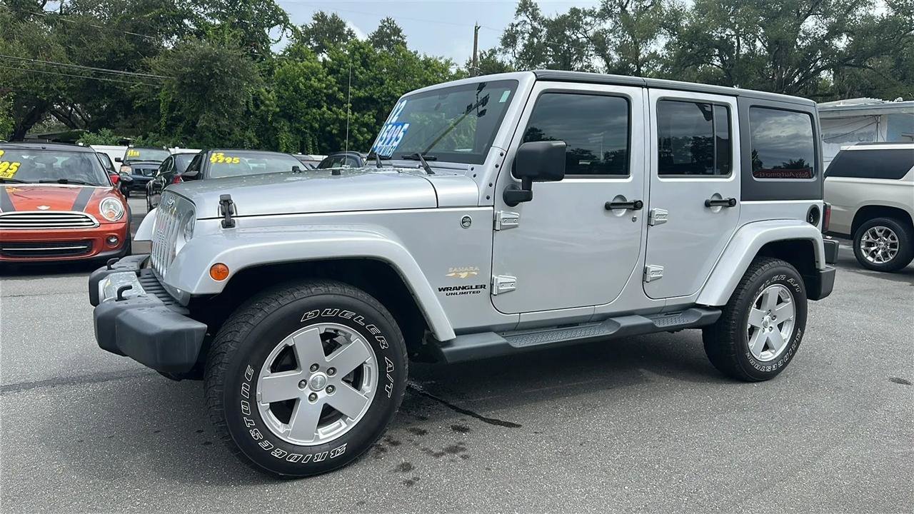 Used 2012 Jeep Wrangler Unlimited Sahara w/ Max Tow Pkg AWD/4WD image 17