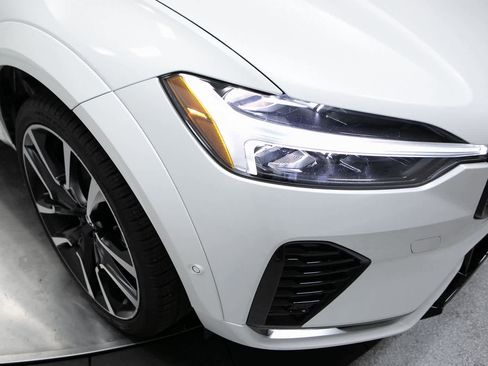 Used 2024 Volvo XC60 B5 Ultimate image 12