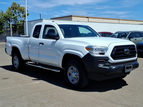 Used 2020 Toyota Tacoma SR RWD image 3