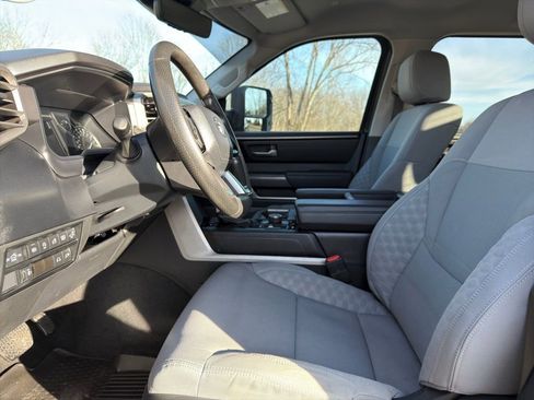 Used 2022 Toyota Tundra SR5 w/ SR5 Convenience Package AWD/4WD image 18