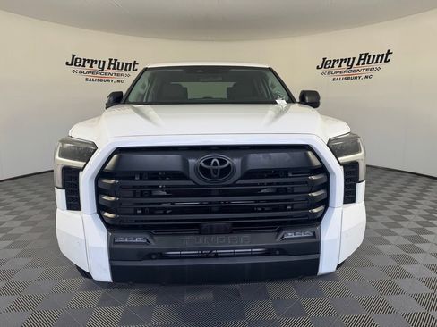 Used 2023 Toyota Tundra SR5 w/ SR5 Convenience Package AWD/4WD image 5