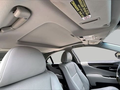 Used 2013 Lexus LS 460 w/ Comfort Pkg RWD image 12