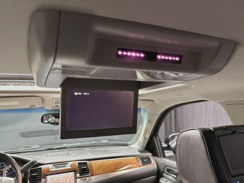 Used 2014 Cadillac Escalade ESV Platinum AWD/4WD image 39