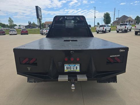 Used 2018 RAM 3500 Tradesman w/ Chrome Appearance Group AWD/4WD image 4