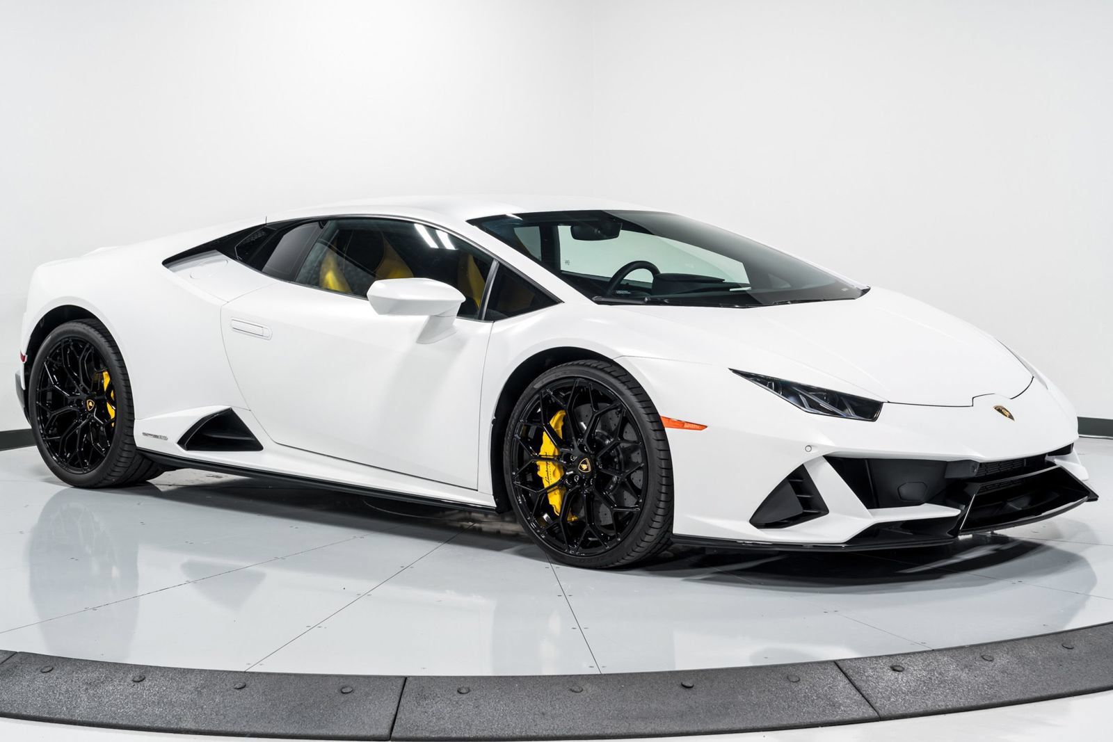 Used 2022 Lamborghini Huracan EVO AWD/4WD image 39