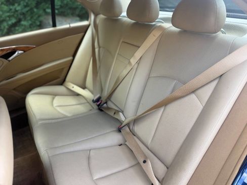 Used 2009 Mercedes-Benz E 350 4MATIC Sedan image 32