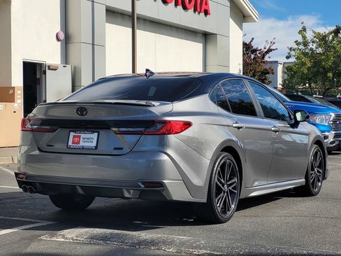 Used 2025 Toyota Camry XSE FWD image 4