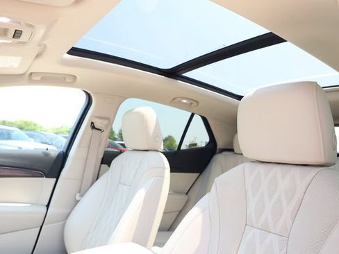 Used 2022 Buick Envision Avenir w/ Technology Package II FWD image 23