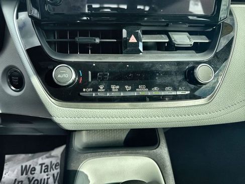 Used 2025 Toyota Corolla SE image 27