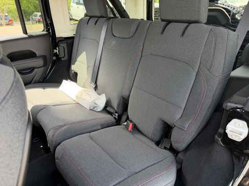 New 2026 Jeep Wrangler Unlimited Rubicon AWD/4WD image 18