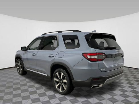 New 2025 Honda Pilot Touring image 3