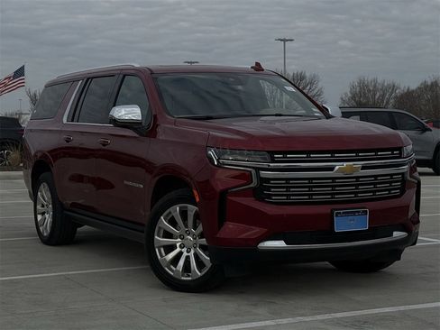 Used 2023 Chevrolet Suburban Premier image 2