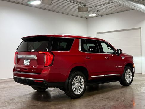 Used 2023 GMC Yukon SLT w/ SLT Luxury Package AWD/4WD image 4