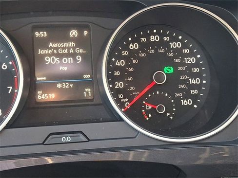 Used 2019 Volkswagen Tiguan SE w/ Panoramic Sunroof Package image 15