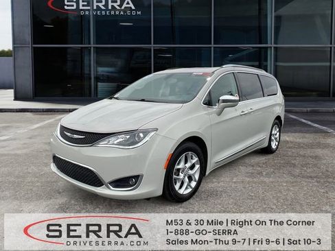 Used 2020 Chrysler Pacifica Limited FWD image 1