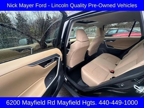 Used 2021 Toyota RAV4 XLE w/ Convenience Package image 18