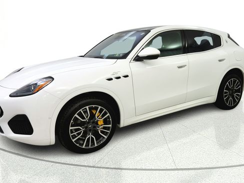 Used 2023 Maserati Grecale GT AWD/4WD image 3
