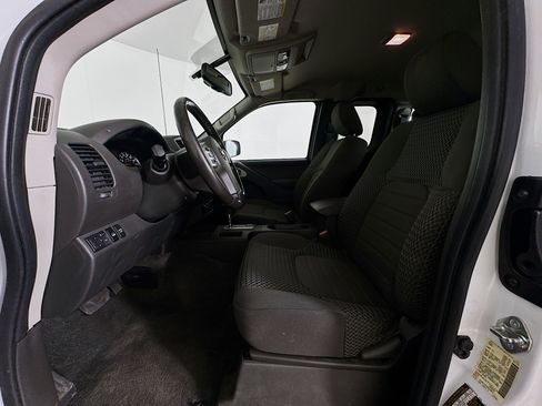 Used 2018 Nissan Frontier SV w/ Value Truck Package AWD/4WD image 13