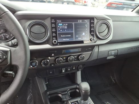 Certified 2023 Toyota Tacoma TRD Off-Road AWD/4WD image 11