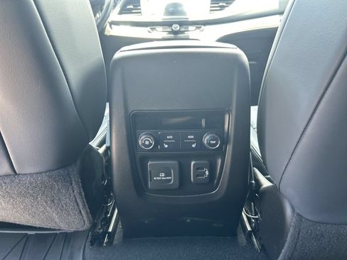 Used 2018 Buick Enclave Premium w/ Experience Buick Package FWD image 32