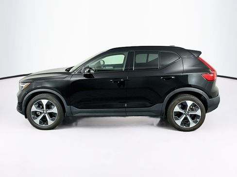 Used 2023 Volvo XC40 B5 Plus w/ Driver Assist Package AWD/4WD image 4