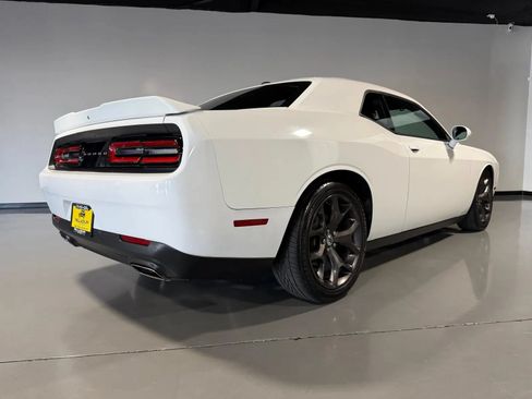 Used 2018 Dodge Challenger SXT RWD image 4