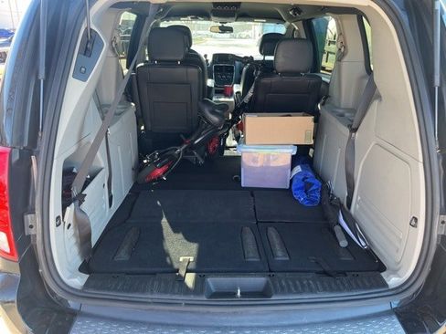 Used 2017 Dodge Grand Caravan SXT image 6