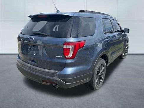 Used 2018 Ford Explorer XLT w/ Equipment Group 202A AWD/4WD image 4