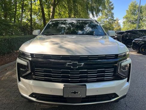 Used 2025 Chevrolet Suburban High Country AWD/4WD image 3