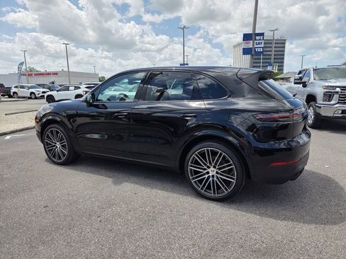 Used 2023 Porsche Cayenne S Platinum AWD/4WD image 9