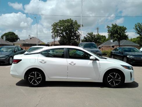 Used 2025 Nissan Sentra SV FWD image 5